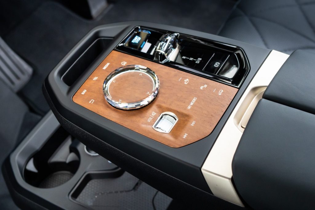 BMW iX