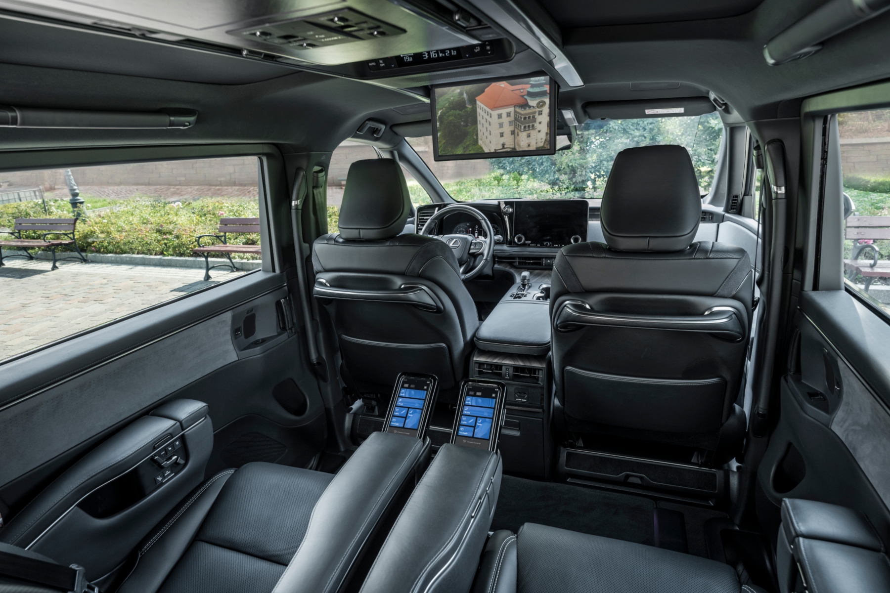 Lexus LM review